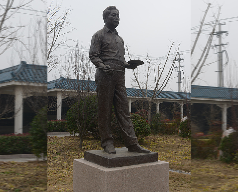 雕塑作品 喻繼高像、青銅高2.3米、安放地點(diǎn)：喻繼高紀(jì)念館